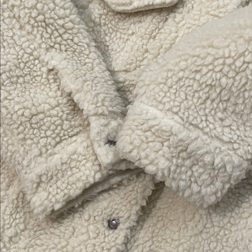 Levi’s Women’s Sherpa Fleece Trucker Jacket Cropped M Cream Coconut Snap Front - Picture 14 of 15